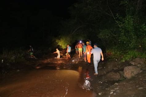 Lluvias En El Salvador Dejan Cientos De Evacuados C Rcavas Y Una