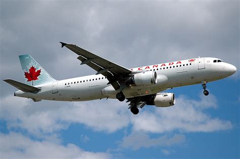 Air Canada A320 C Fdsn This Plane Is In Hybrid Colourst Flickr