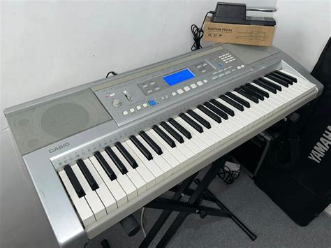 Casio CTK 810 Keyboard Piano 61 Keys Touch Response With Sustain Pedal