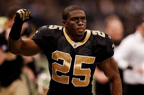 Reggie Bush To Get Heisman Trophy Back 14 Years After Scandal Us Weekly