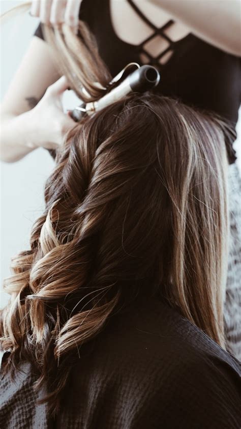 4 Easy Ways To Scrunch Hair With Style With Pictures Daily Medicos