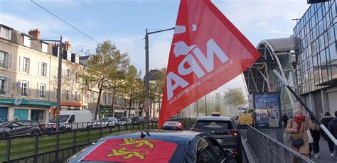 Les Conducteurs De Taxis Manifestent Orl Ans Contre Les V Hicules De