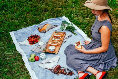 4 Simple Tips For Throwing A Picnic With Boursin Ad — The Farmers