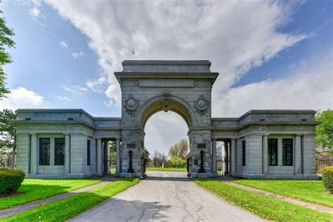 Premium Photo Forest Lawn Cemetery In Buffalo New York Monuments