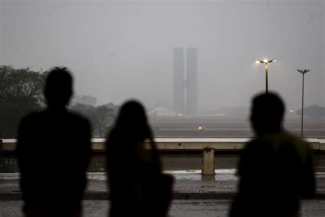 Ap S Dias De Seca Chuva Volta A Aparecer Em Bras Lia Jovem Pan