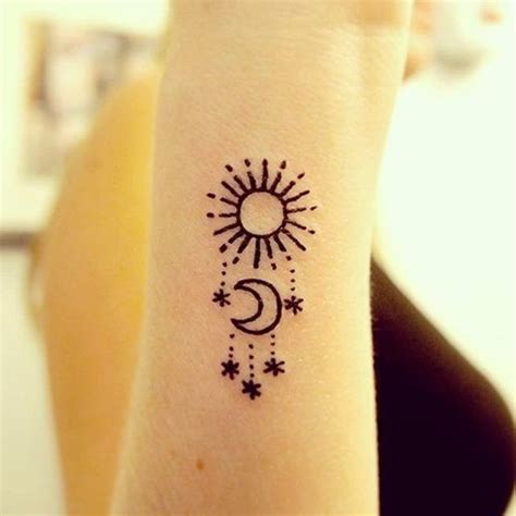 Tatuajes De Lunas Y Estrellas Con Significado Para Hombres Y Mujeres