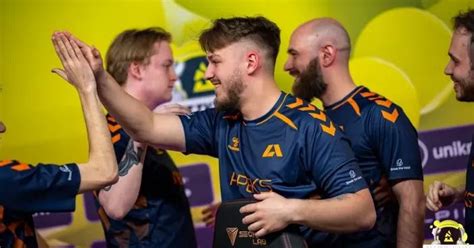 Apex Defeats Ninjas In Pyjamas In Legends Stage Of Blast Tv Paris Major