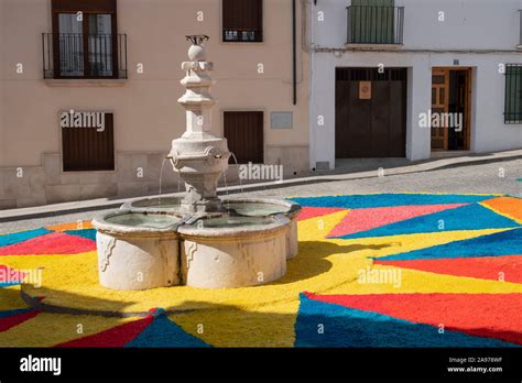 Alfombras de aserrín de colores fotografías e imágenes de alta