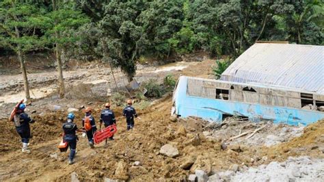 Suben A Los Muertos Por Deslizamiento De Tierra En Filipinas