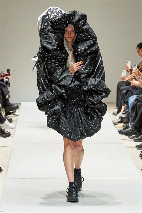 Comme Des Garcons Fr Hling Sommer Runway Magazin Offiziell