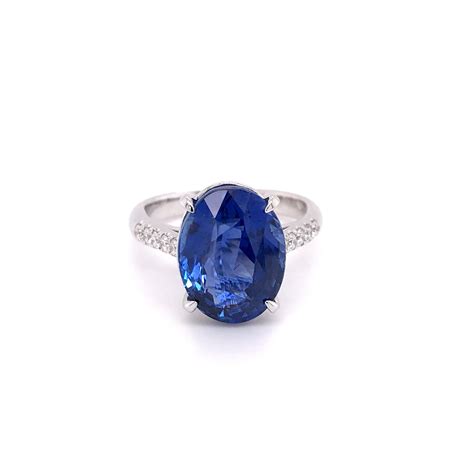 Oval Shaped Sapphire Ring - CMR Diamonds