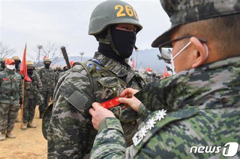 화보 해병대 훈련단 1265기 신병 1000여명에 빨간명찰 수여 머니투데이