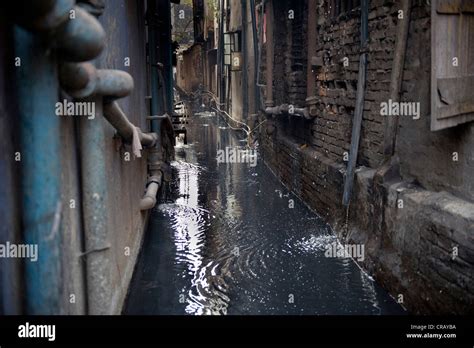 Sewer canal, Shibpur district, Howrah, Kolkata, West Bengal, India, Asia Stock Photo - Alamy