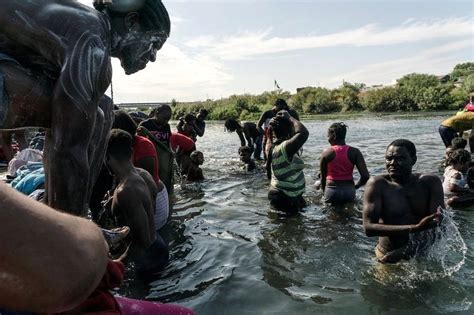 El Puente Entre M Xico Y Estados Unidos Bajo El Que Duermen M S De