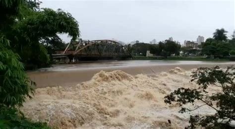 V Deo Fortes Chuvas Elevam Volume De Gua Do Rio Itapecerica Em