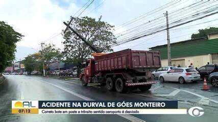 Caminh O Derruba Poste Ao Desviar De Obra Na Av Durval De G Es