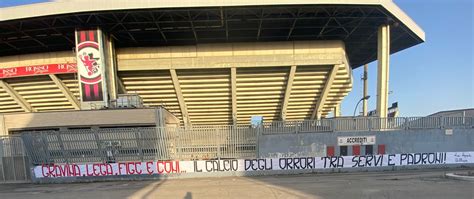 Foggia Gli Ultras Affiggono Uno Striscione Allo Zac Lagoleada It