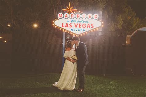 Best Chapel of the Flowers Wedding Photographer | Las Vegas