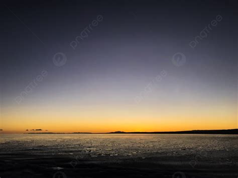 High Definition Sunrise Scenery Of Qinghai Lake Background Wallpaper