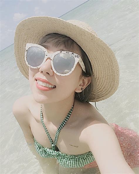 BIKINI SAO VIỆT Mới đầu tháng sao Việt đã thi nhau diện bikini khoe thân hình nóng bỏng