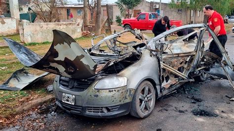 Un Auto Se Incendi Y La Explosi N Del Tubo De Gnc Da O Varias