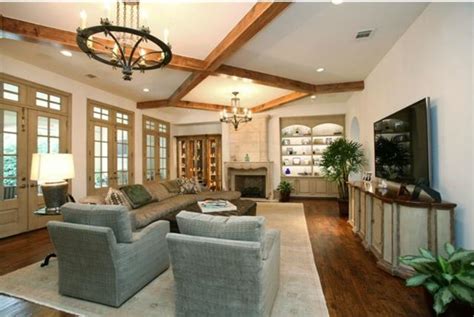 Troy Aikman Completes Pass of Dallas Mansion - Zillow Porchlight