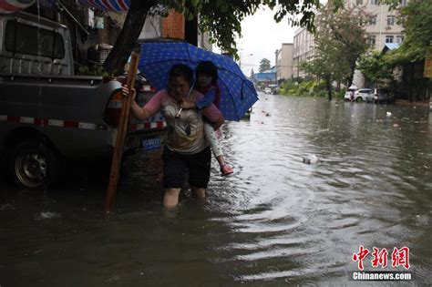 广西柳州遭暴雨侵袭 全城多路段内涝 国际在线