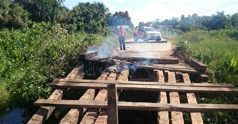 G Moradores Ateiam Fogo Em Ponte E Reclamam De Estrutura Prec Ria De