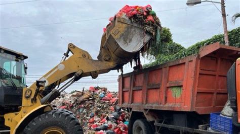 Ini Penyebab Tumpukan Sampah Di Pasar Kemiri Muka Depok Semakin