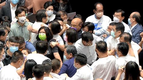 藍委搶占主席台杯葛蘇揆立院備詢 蘇：勿讓政府空轉 ｜ 公視新聞網 Pnn