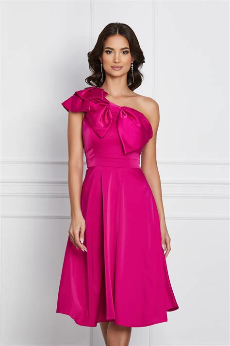 Rochie Pretty Girl De Ocazie Fucsia Eleganta Cu Umeri Goi Si Volane