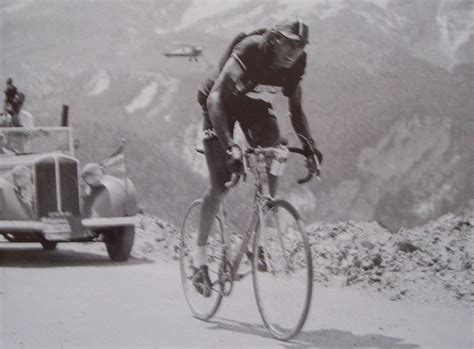 1949 Fausto Coppi remporte la même année le Giro d Italie puis le