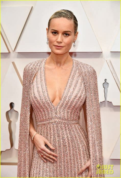 Brie Larson Shimmers In A Caped Dress At Oscars 2020 Photo 4433910