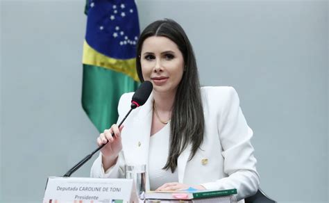 Caroline De Toni Dispara Contra STF Muito Ativista