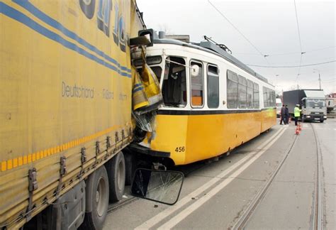 Vatman al Regiei ieșene de transport rănit grav după ce tramvaiul s a