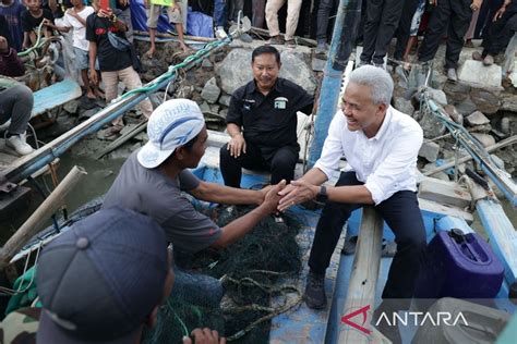 Ganjar Pranowo Disambut Nelayan Di Brebes Antara News