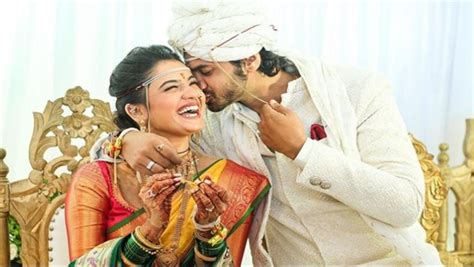 Hruta Durgule Gets Married To Fiancé Prateek Shah Man Udu Udu Zhala