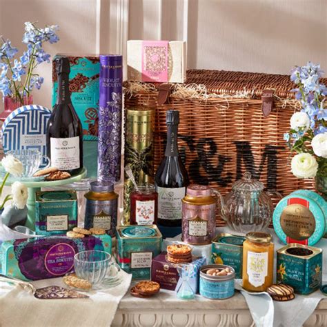 FORTNUM MASON THE AFTERNOON TEA HAMPER Rev Comps