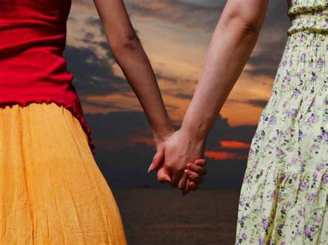 लसबयन कपल क दशमन बन परवर दलल हईकरट द पलस सरकष Lesbian couple fears for