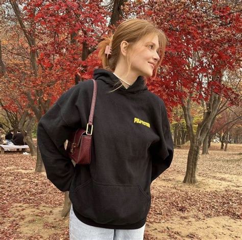 Pin de Jenn_jk en Katya Sitak | Moda para mujer, Sabrosas mujeres, Mujeres