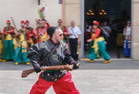 Así se ha vivido la bajada del Santo en las fiestas de Petrer Información