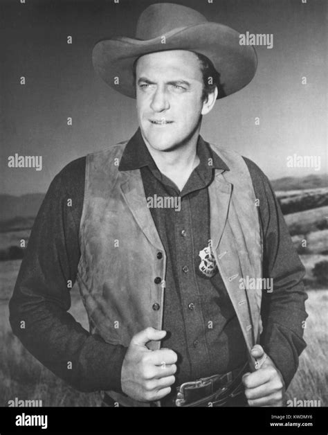 Gunsmoke James Arness 1955 1975 Stock Photo Alamy