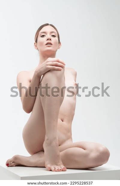 Beauty Konzept Vollst Ndig Nackt Sitzt Eine Stockfoto