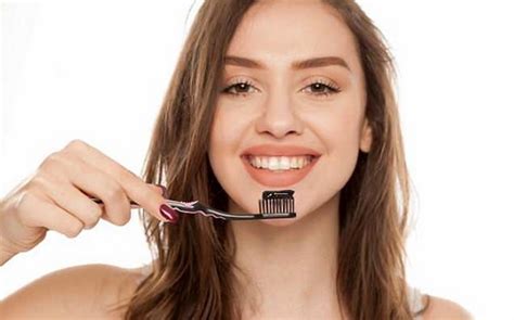 Activated charcoal teeth whitening – pros and cons, how it works?