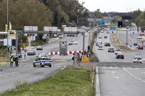 Roma Due Pedoni Investiti E Uccisi In Via Colombo La Dinamica Del