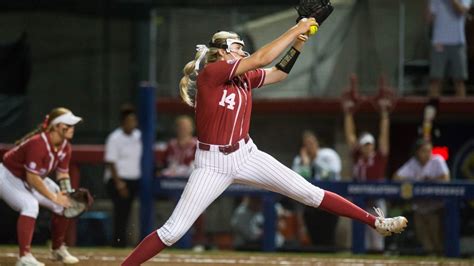 Alabama Softball Tide Defeat Arkansas 3 2 In Extra Innings