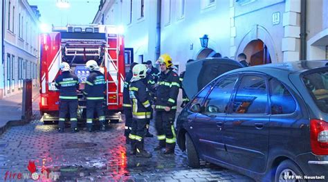 N Fahrzeugbrand In Wr Neustadt Erste L Schhilfe Griff Fireworld At