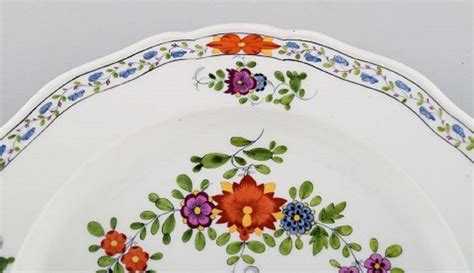 Antiker Meissen Teller Aus Handbemaltem Porzellan Mit Blumenmotiv Bei