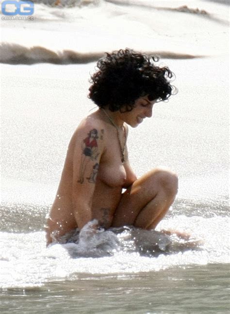 Amy Winehouse Nude Pictures Onlyfans Leaks Playboy Photos Sex Scene Uncensored