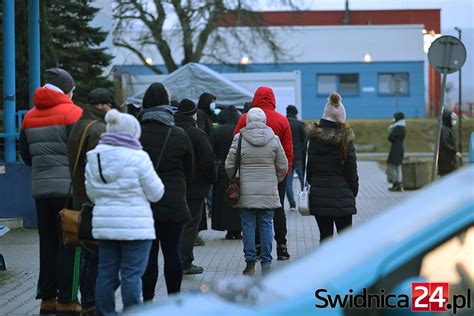 Coraz dłuższe kolejki na testy Sytuacja epidemiczna w kraju